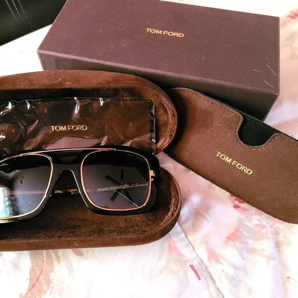 Tom Ford Sunglasses - Picture 2 of 7